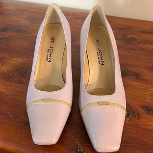 St John Lavender heel with gold strap leather. Pristine condition